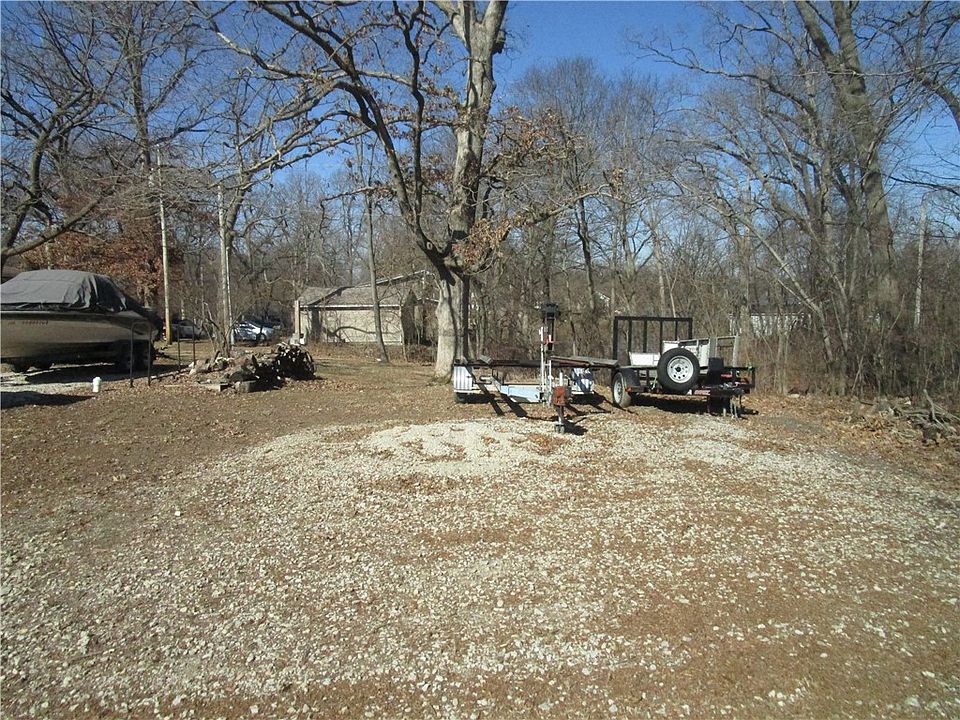2nd image of 20 Gibson Ln