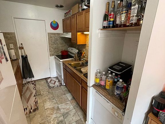 4th image of 468 W Melrose St #353