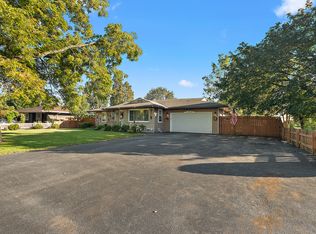 901 E 1st St, Lockport, IL 60441