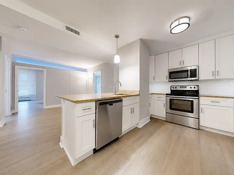237 E 34th St #1103 — Photo 5