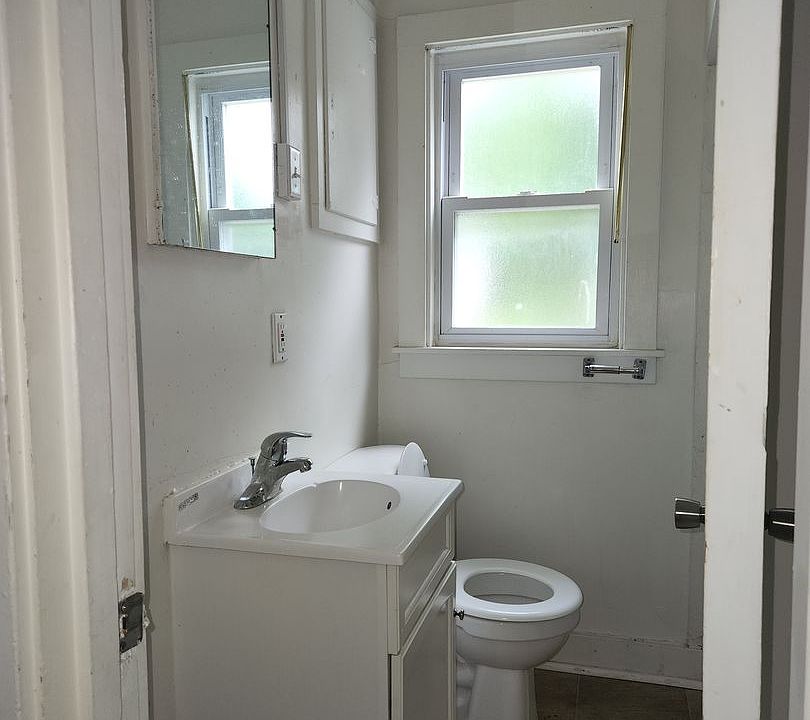 2nd image of 504 S Warren Ave APT 1