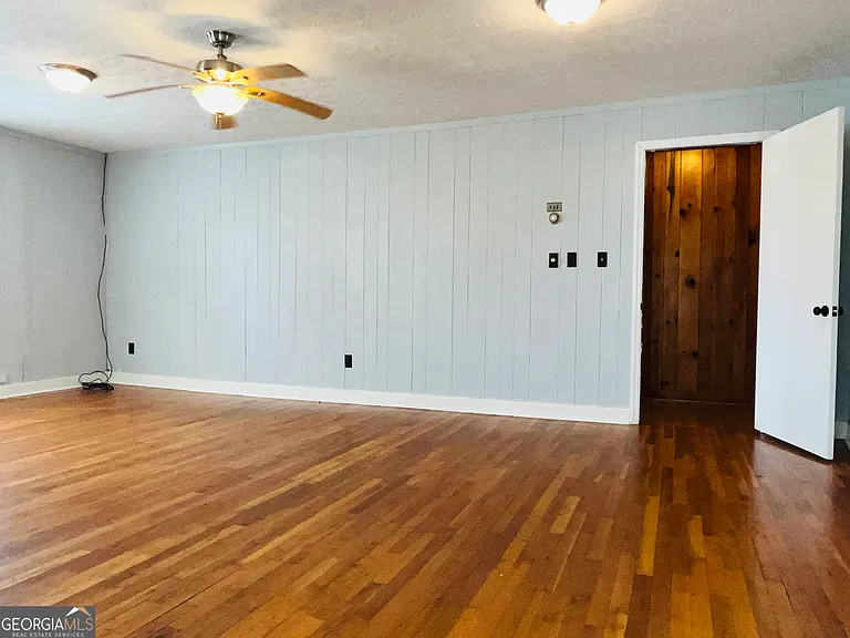 406 E Main St — Photo 7