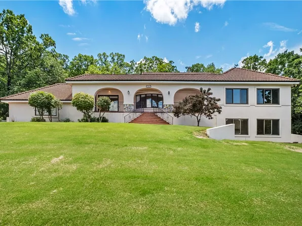 1001 E Oaks Manor Dr, Fayetteville, AR 72703