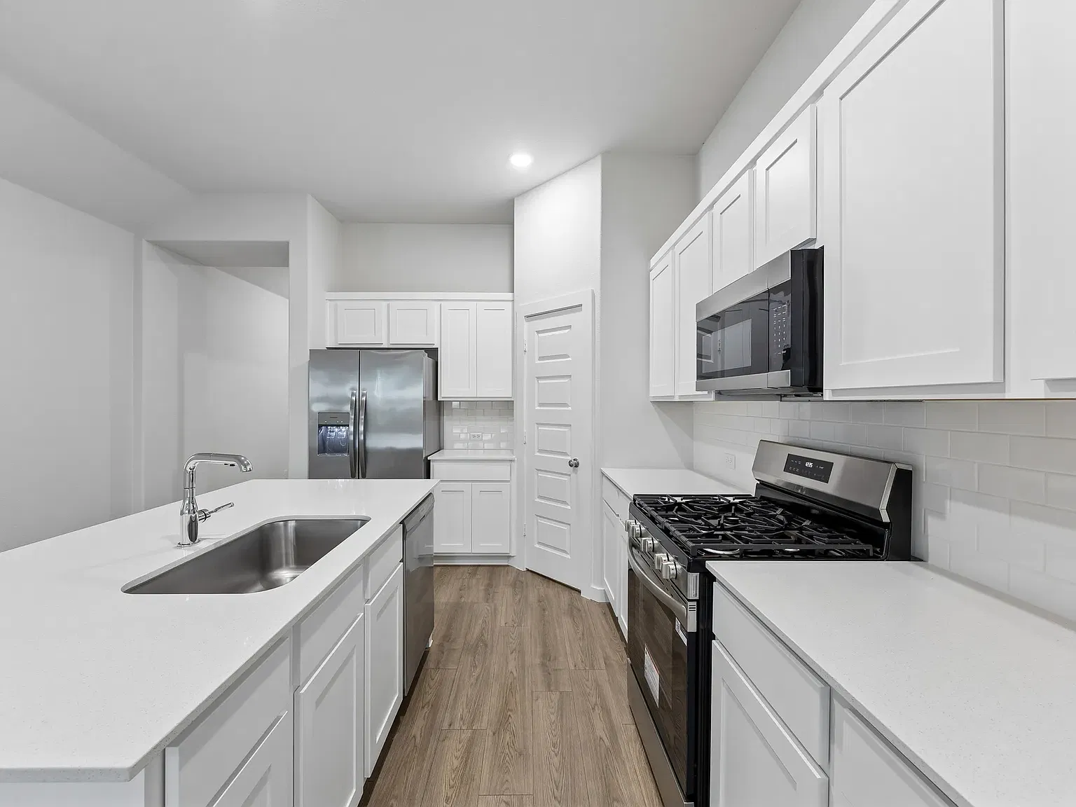 3 bed, 1548 sqft, $2,400 — Photo 2