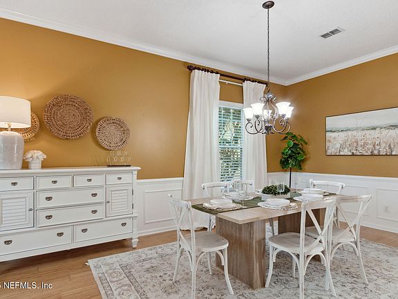 5th image of 371 BRIER ROSE Lane