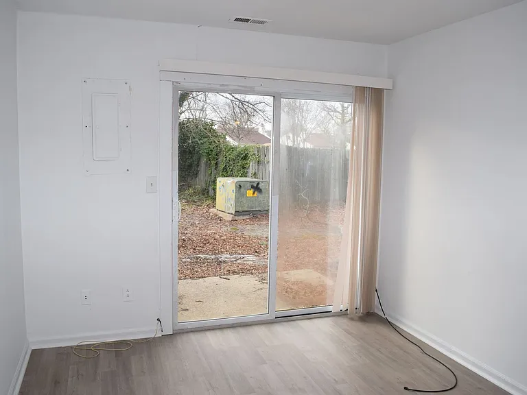 579 Peregrine St — Photo 26