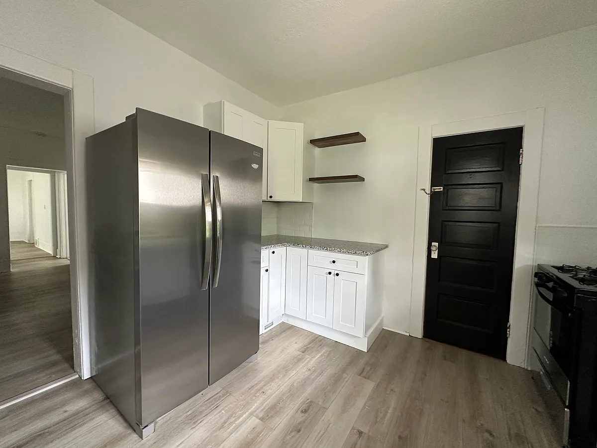 Building Photo - 1825 Clover Ave #2