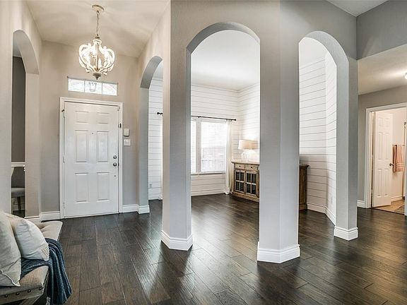 3rd image of 2801 Clubhouse Dr