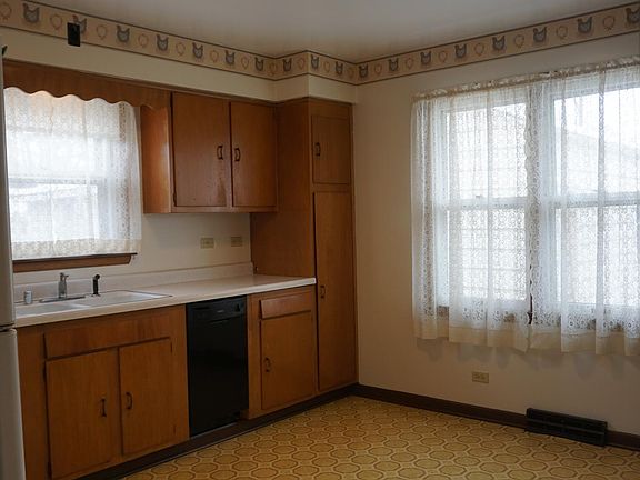 Eat-in-Kitchen