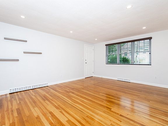 4th image of 388 Crescent St Unit 1