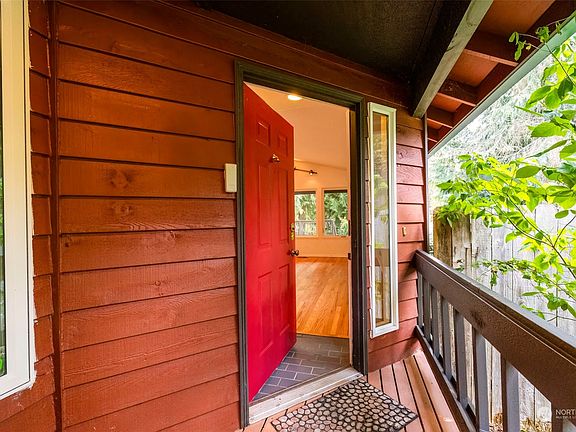 4th image of 6946 Liverpool Court NE