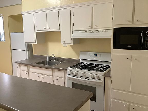 2nd image of 2683 Bush St