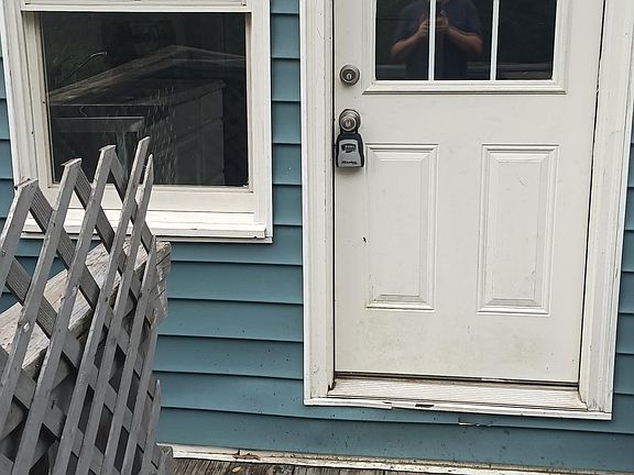 2nd image of 327.5 Conway St #2