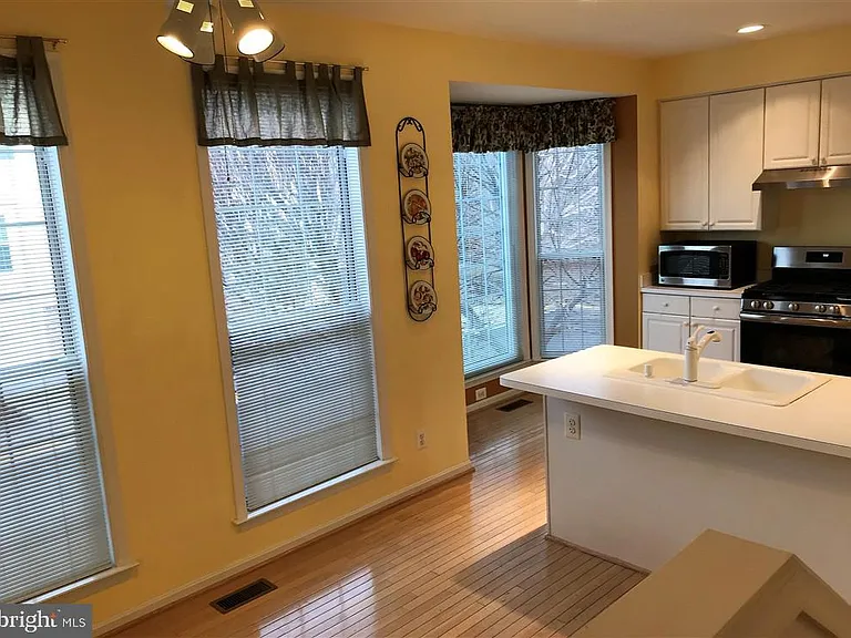 7507 Lamoyne Ct — Photo 18