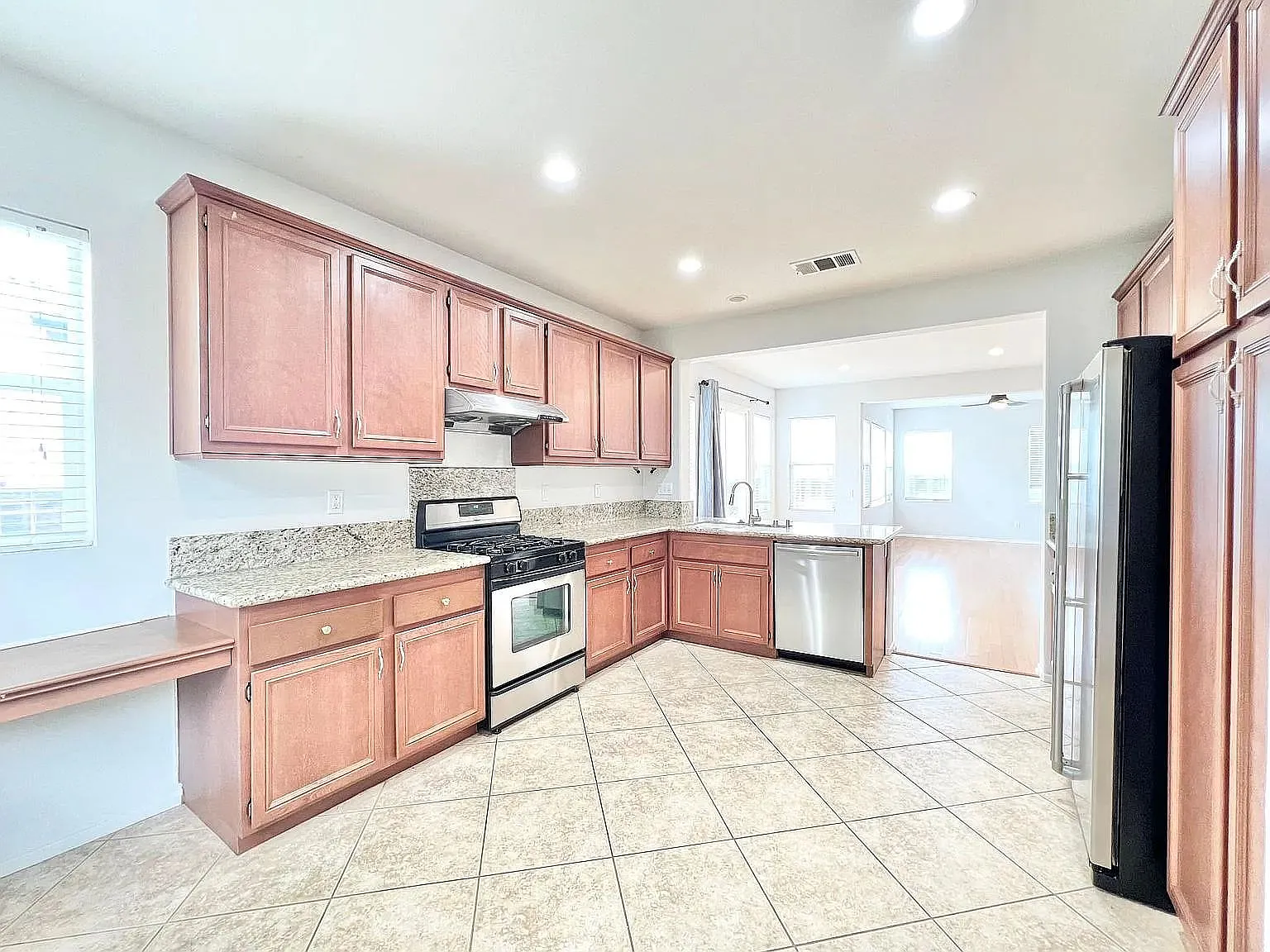 4 bed, 2188 sqft, $5,400 — Photo 2