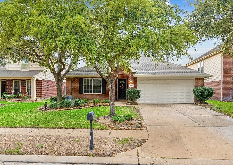 15323 Redbud Berry Way