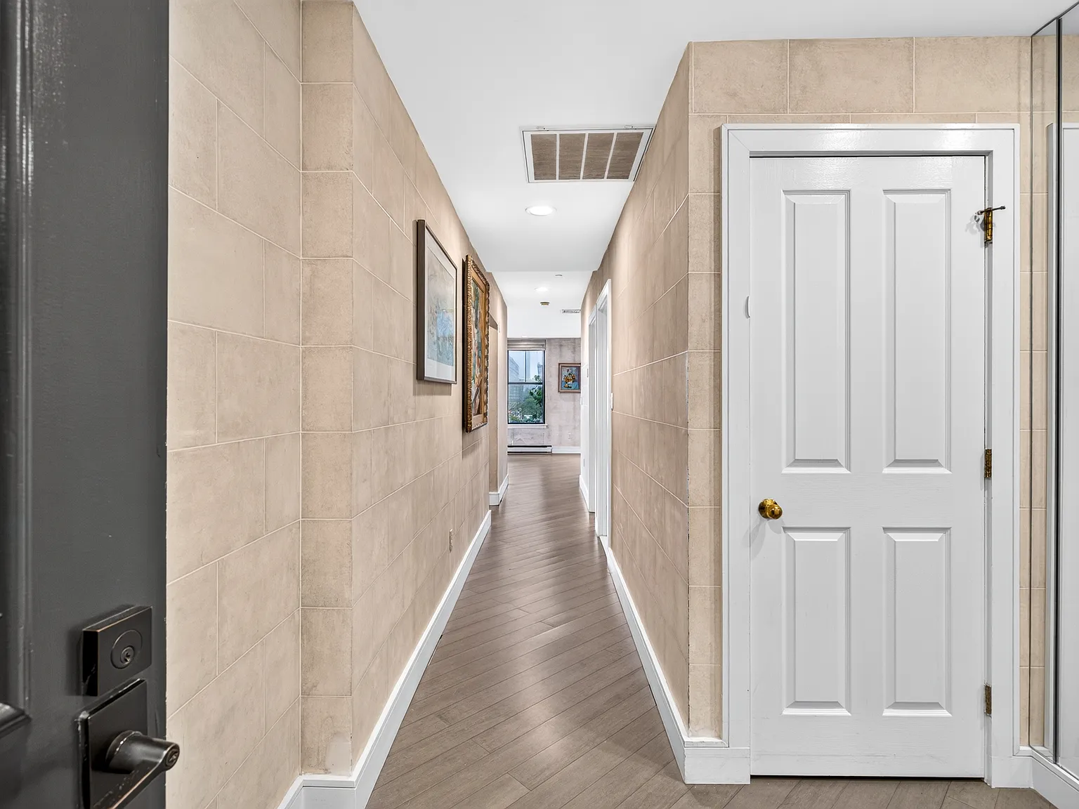 2 bed, 1100 sqft, $5,600 — Photo 4