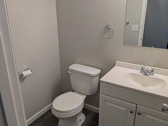 5th image of 216 NE Cedar Ct #216