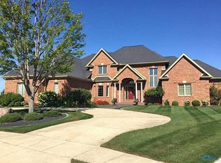 520 Saint Annes Ct, Bowling Green, OH