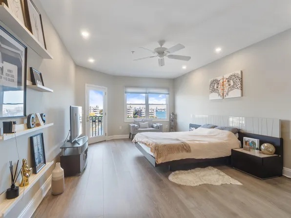 302 The Promenade image 33 of 48