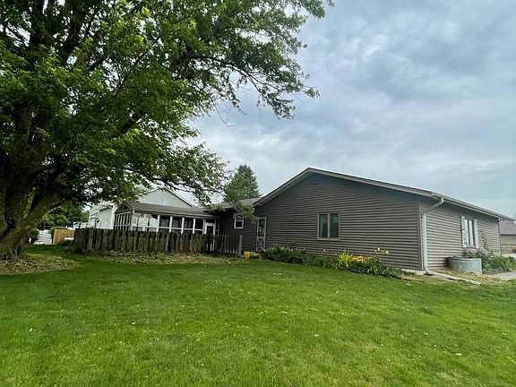3rd image of 816 E Ohio St