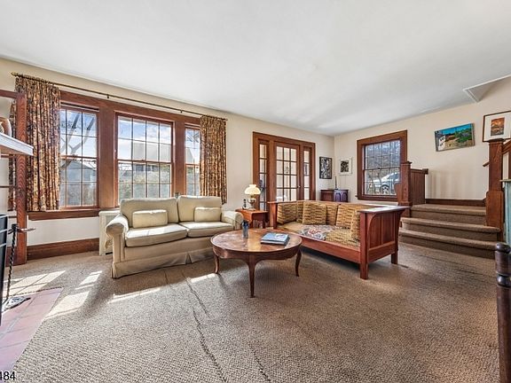 4th image of 43 Ridgeview Ave