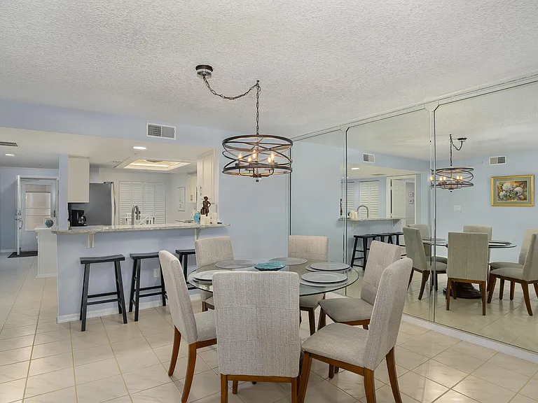 609 Shorewood Dr #203 — Photo 3