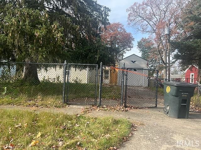1st image of 913 Garden Ln