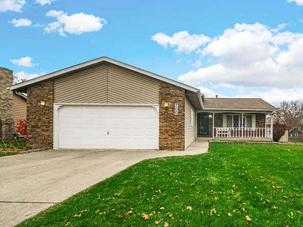 700 Meadow Ln, Crown Point, IN 46307