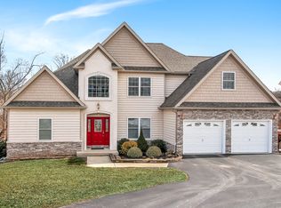 230 Sunset Cir, Red Lion, PA 17356