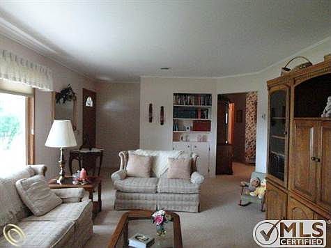 Living Room2.jpg