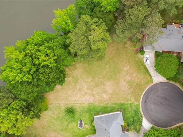 2035 Foxs Lair Trl, Norfolk, VA 23518