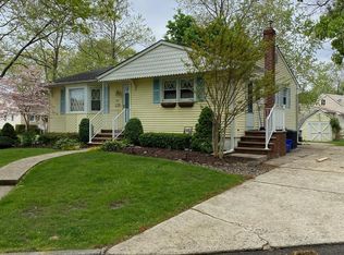 30 Latham Cir, Parlin, NJ 08859