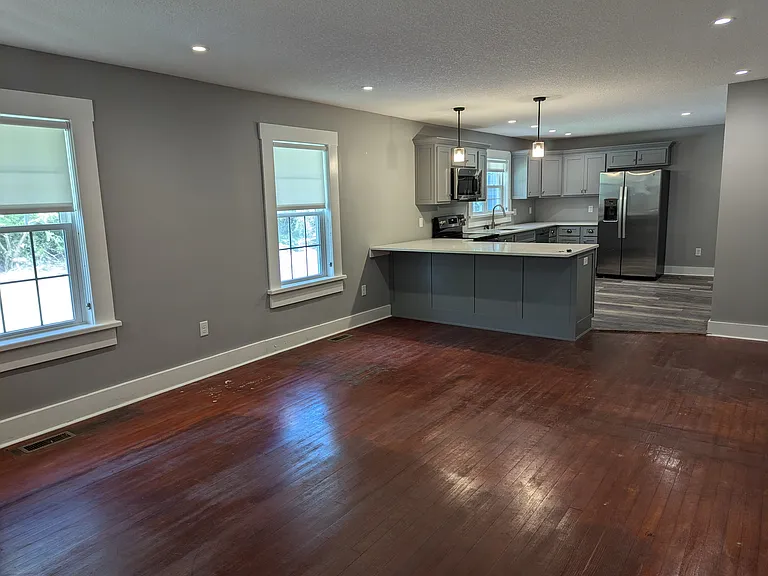 1245 Maycrest Dr — Photo 3