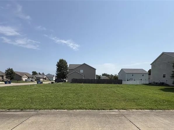 1001 Peach Ln, New Baden, IL 62265