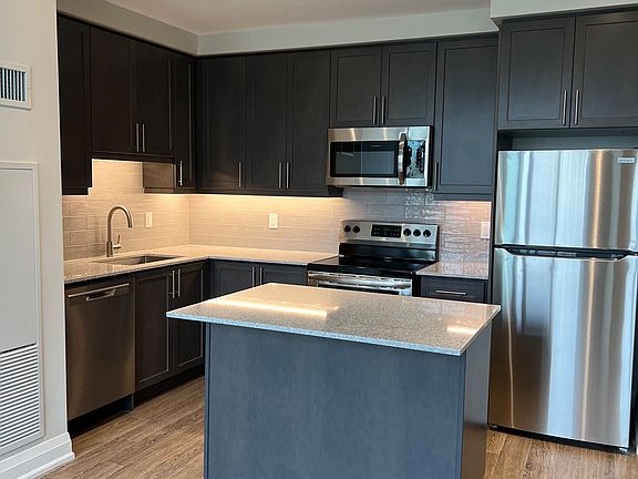 4th image of 15 Lynch St #303
