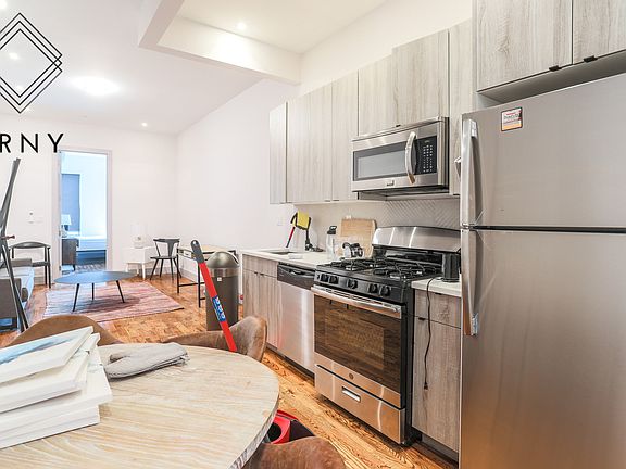 5th image of 274 Chauncey St #4D