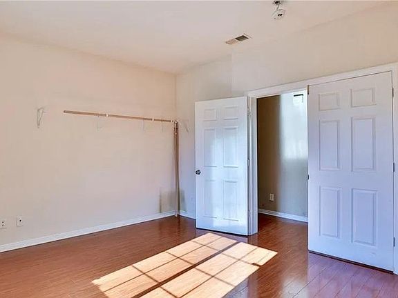 3rd image of 4624 W 105th Pl