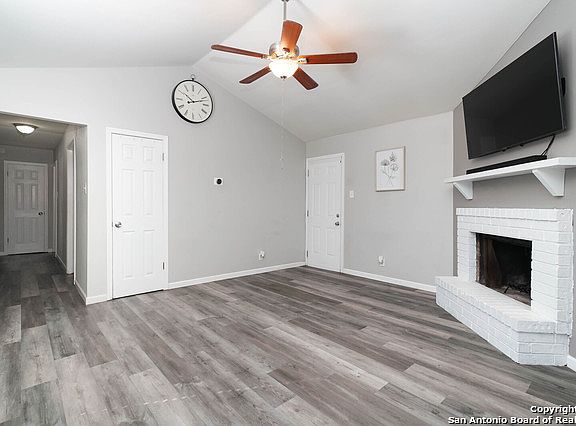 5th image of 301 Diana Dr