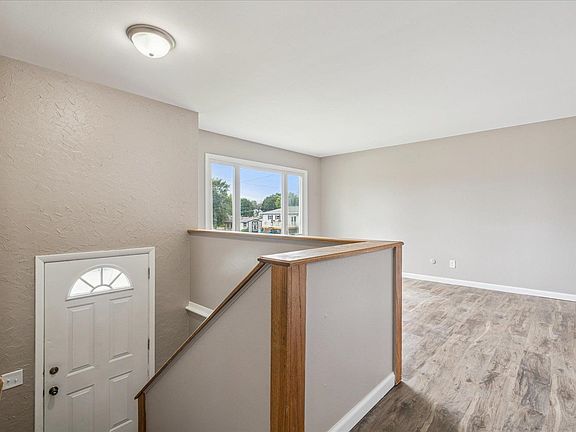4th image of 2533 Marywood Dr