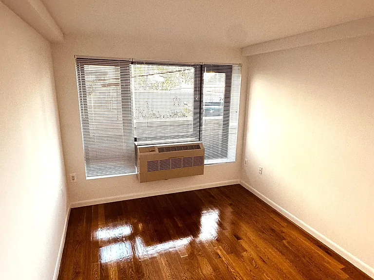 26-38 21st St #2J — Photo 10