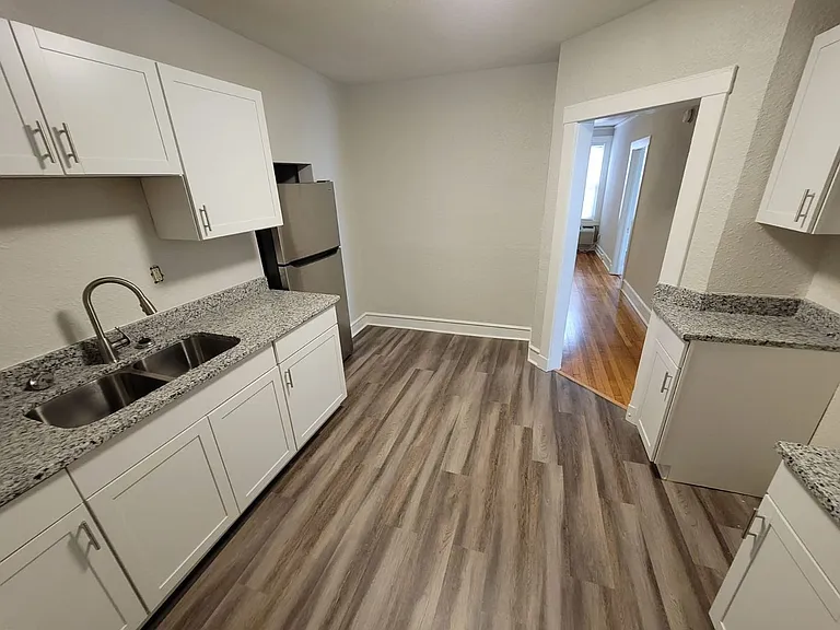 2400 Barton Ave — Photo 12
