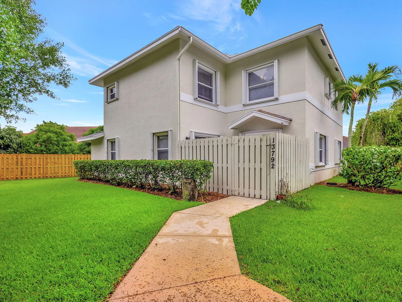 3 bed, 2.5 bath, 1536 sqft, $2,400 — Photo 1