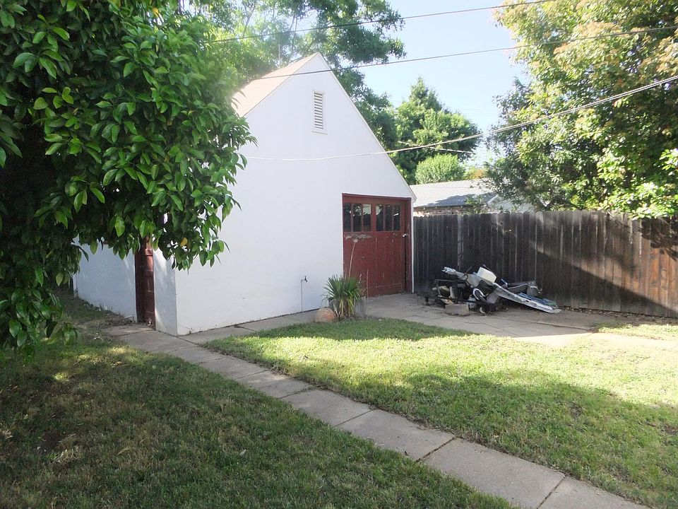 2nd image of 854 36th St