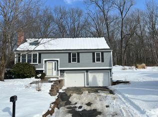 26 Stone Hedge Dr, Leominster, MA 01453