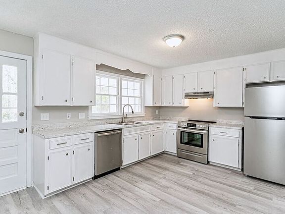 4th image of 57 Pine Creek Court Ext