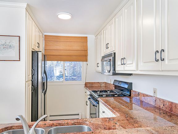 3rd image of 120 Campbell Pl #6