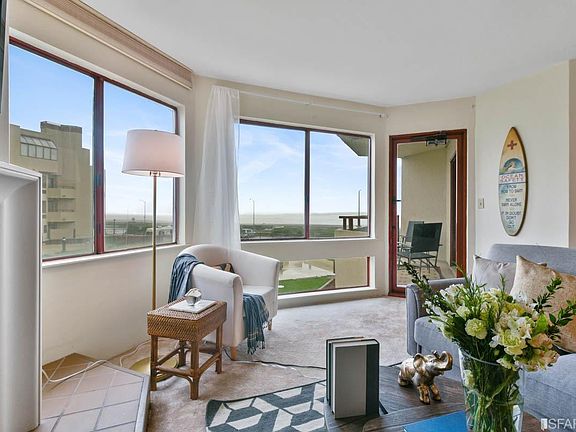 3rd image of 825 La Playa St APT 231
