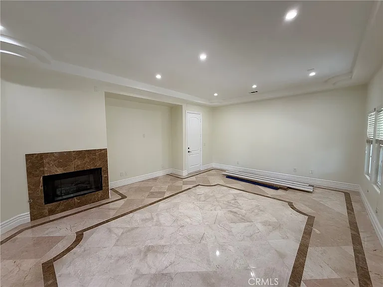 2736 Taylor Ave — Photo 2