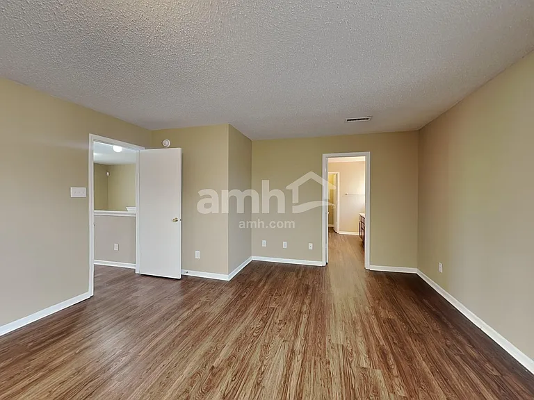5627 N Plymouth Ct — Photo 11